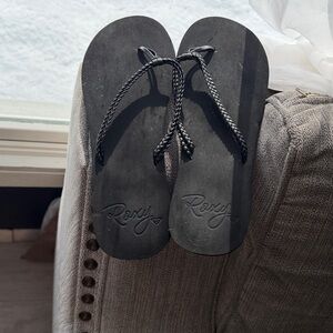 Black Flip Flops Roxy size fits 8-9